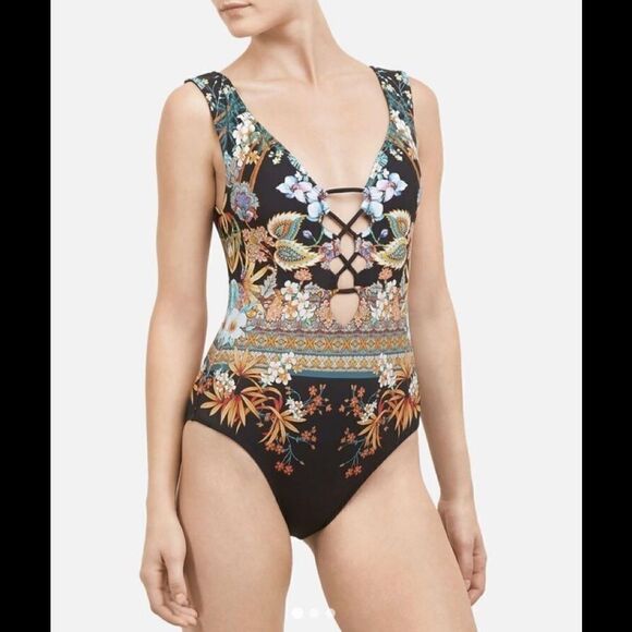 Kenneth Cole floral swimsuit. Small. Retails $129 - Picture 4 of 5